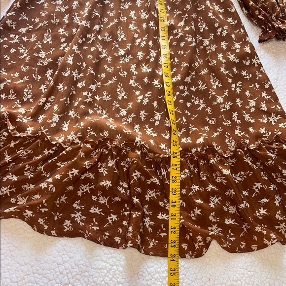NWOT ASTR THE LEBEL Long Sleeve Floral Dress in Brown - Picture 6 of 9